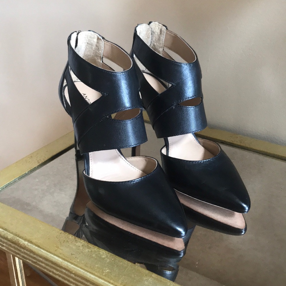 Black pumps by Antonio Melani.